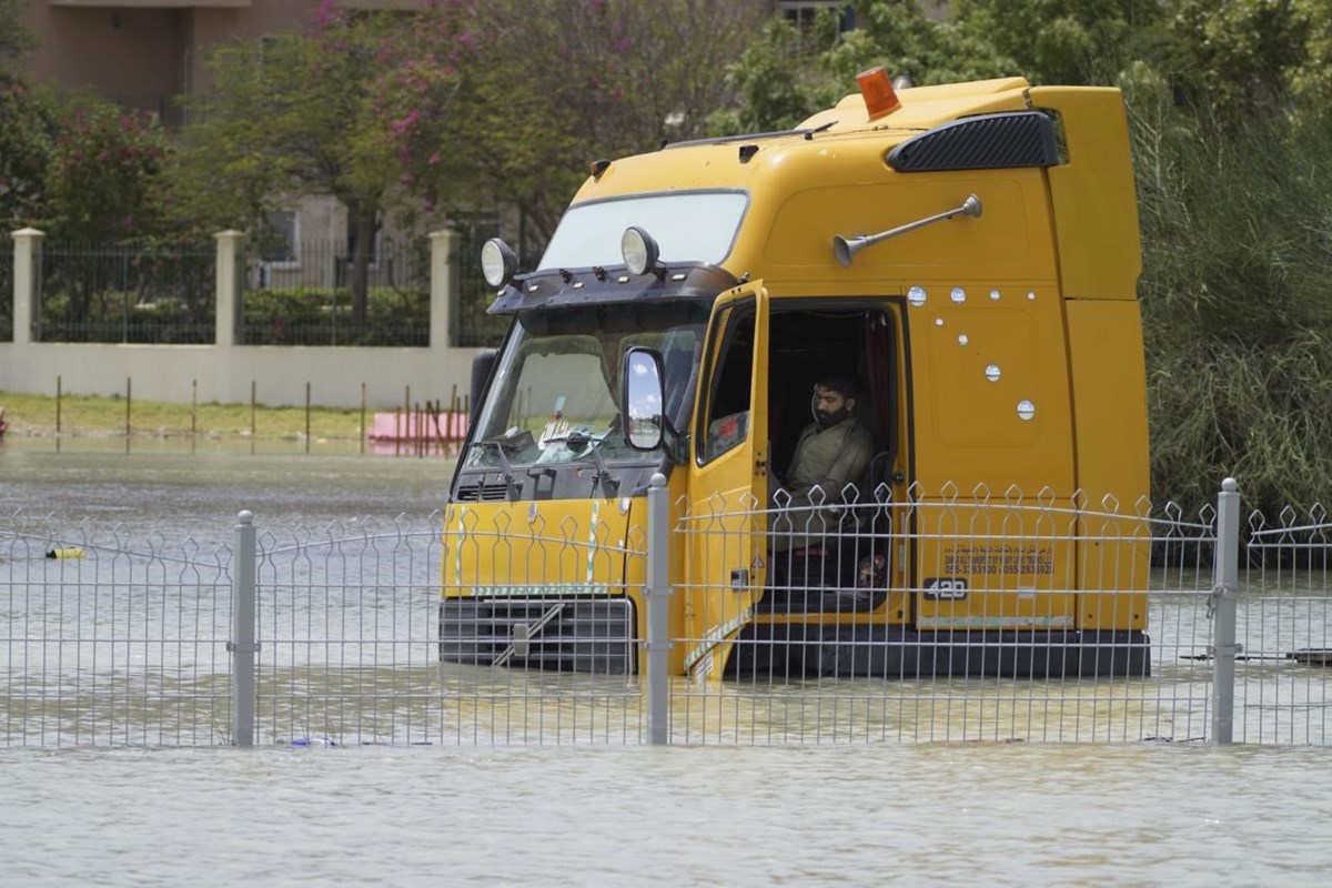 A Storm Dumps Record Rain Across The Desert Nation Of UAE And Floods ...