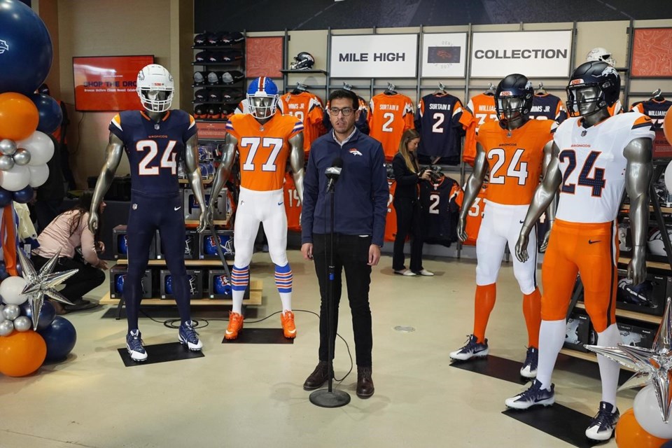 Denver Broncos Introduce New Uniforms For First Time Since 1997 Victoria Times Colonist 9445