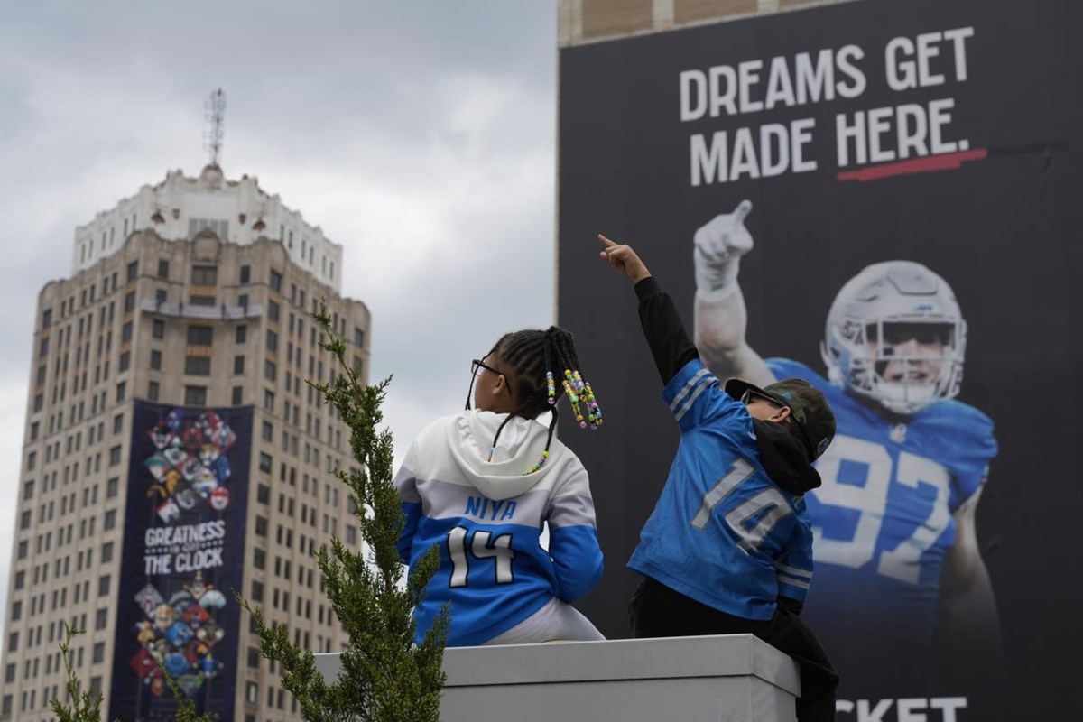 Nfl Draft Attendance Record Set With More Than 700000 Fans Attending The Event In Detroit