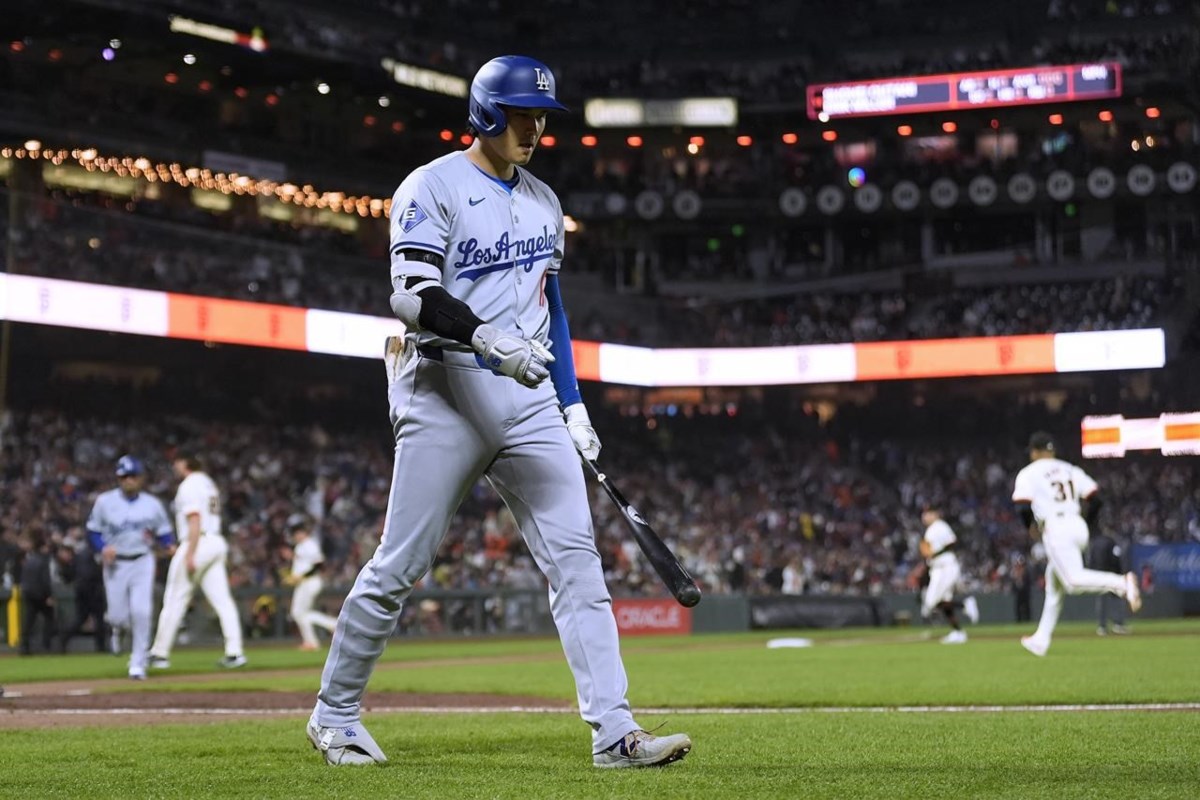 Yastrzemski homers and Webb pitches the Giants past the Dodgers 4-1 ...