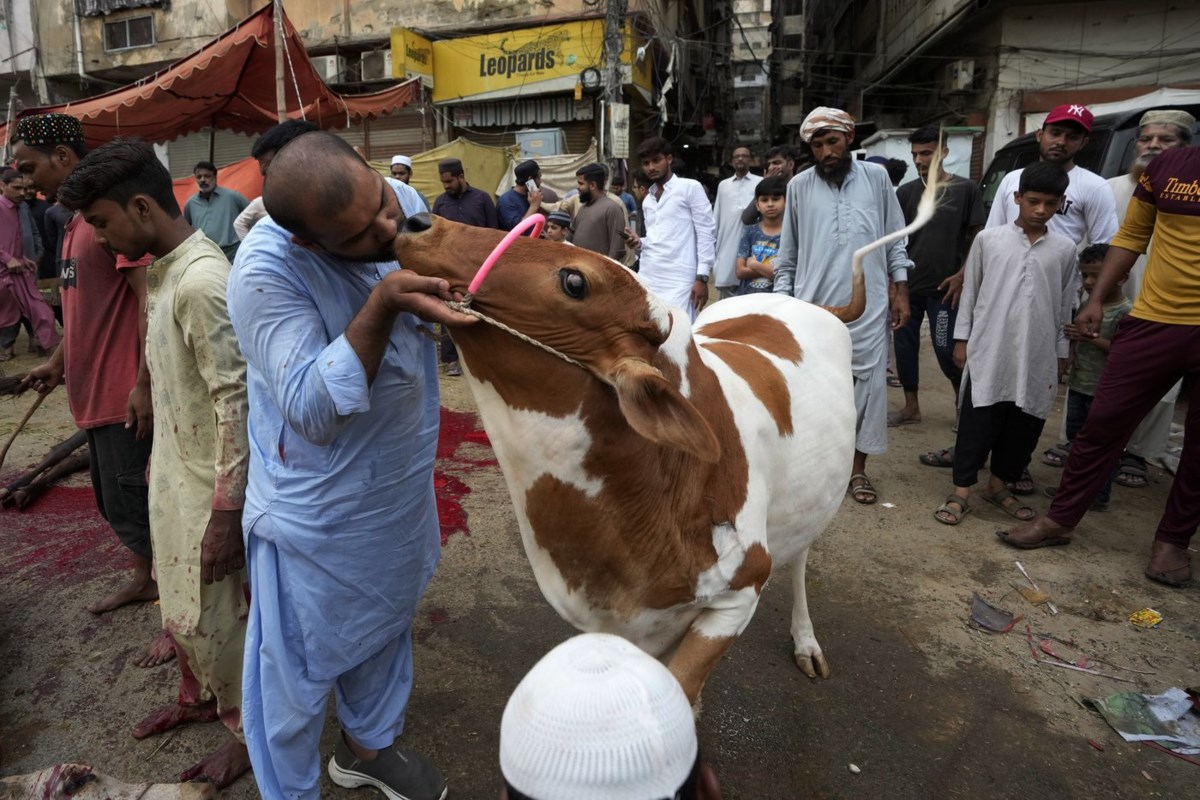 Muslims in Asia celebrate Eid al-Adha with sacrifice festival and traditional feast