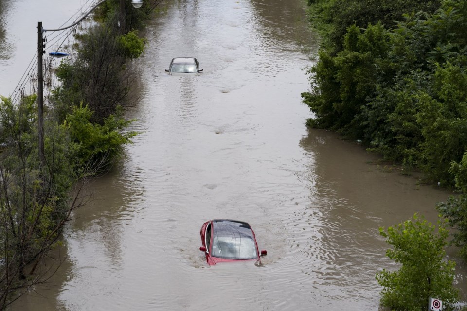 Flooding on major highway, transit hub in Toronto amid torrential rain ...