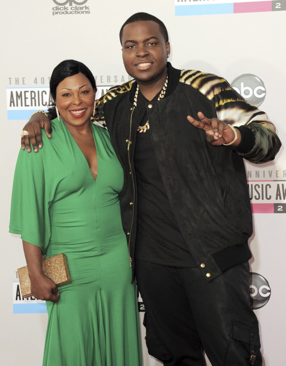 Rapper Sean Kingston and his mother arraigned on fraud and theft charges