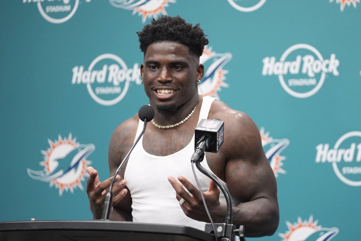 Tyreek Hill est arrêté par la police avant le match des Dolphins. L’agent est ensuite mis en congé