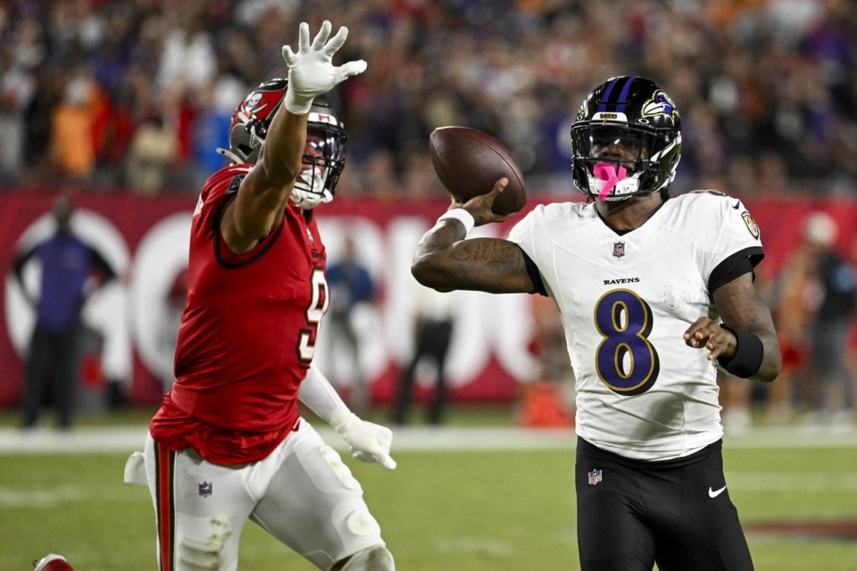 NFL roundup Ravens win fifth straight game by beating Bucs 4131 Tri