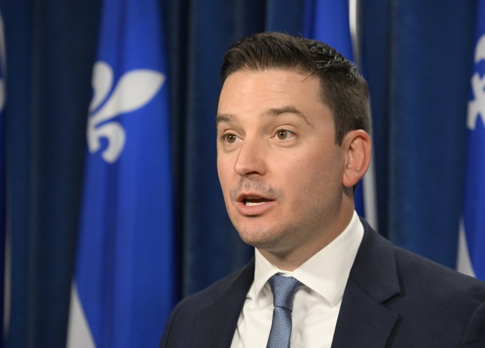 Quebec government considers abolishing time change, announces