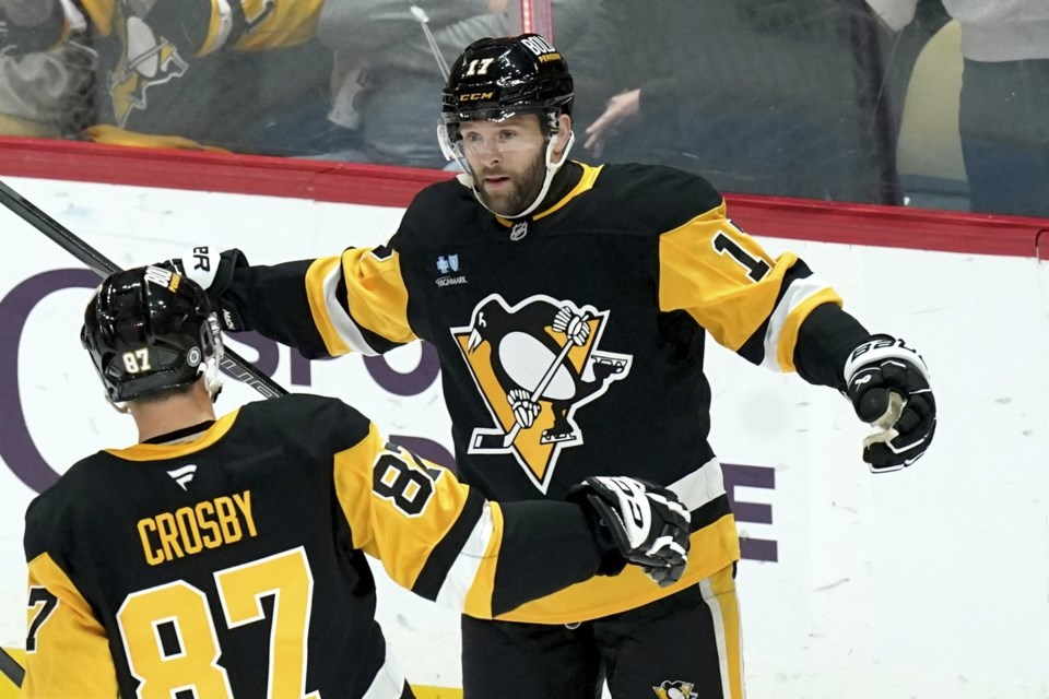 Penguins captain Sidney Crosby ties Mario Lemieux