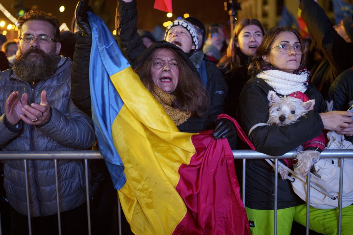 Romania's Top Court Annuls First Round Of Presidential Vote Won By Far ...