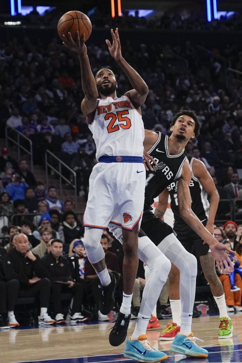 NBA roundup: Bridges helps Knicks win fifth straight by edging Spurs 117-114