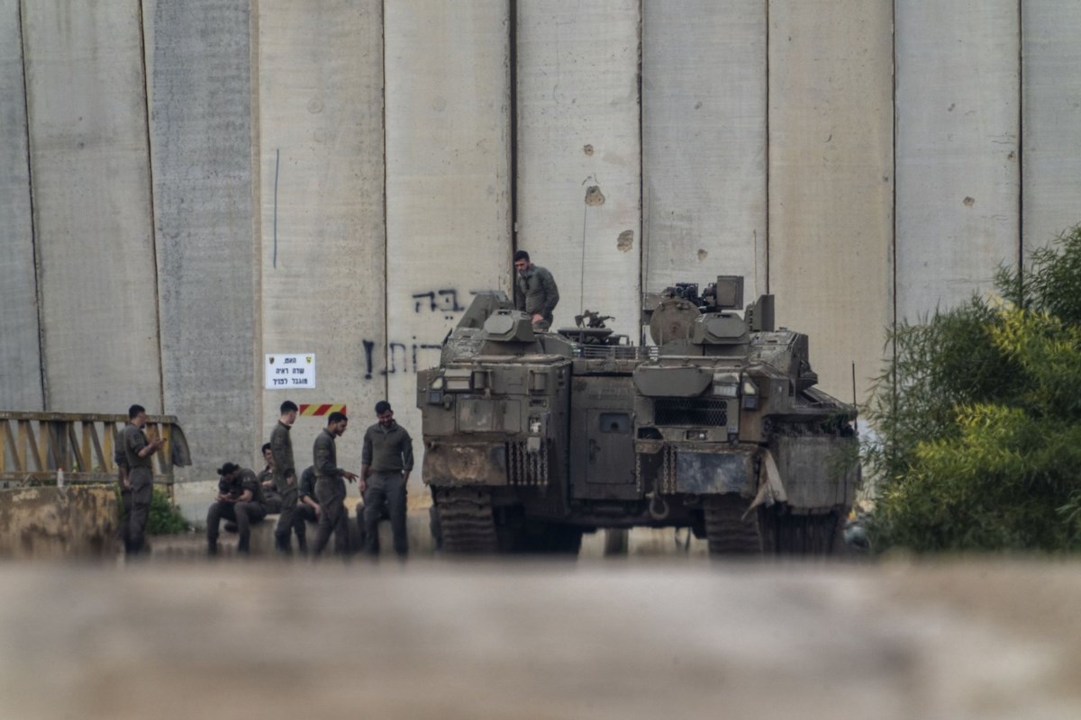 Israel orders beefed up troops around Gaza as ceasefire shows signs of ...