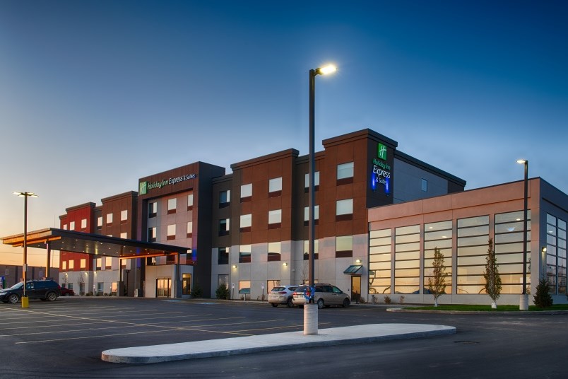 yqwnb-holiday-inn-express-north-battleford-exterior-sunset-1980-hdr-edit-jpg