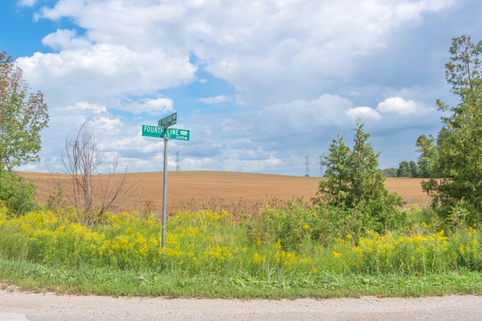 USED 091022FourthLineSign