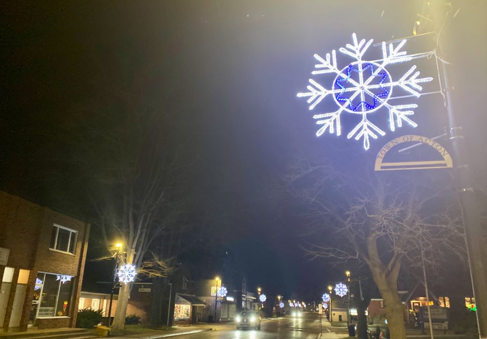 USED 20241230downtownactonchristmaslights