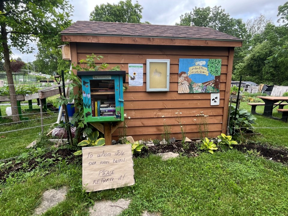 USED202409216-community-garden-hut-dk