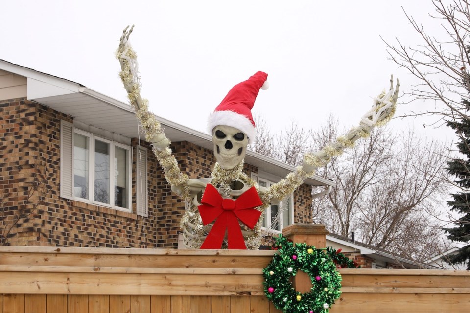 USED 20241217-christmas-skeleton-gk