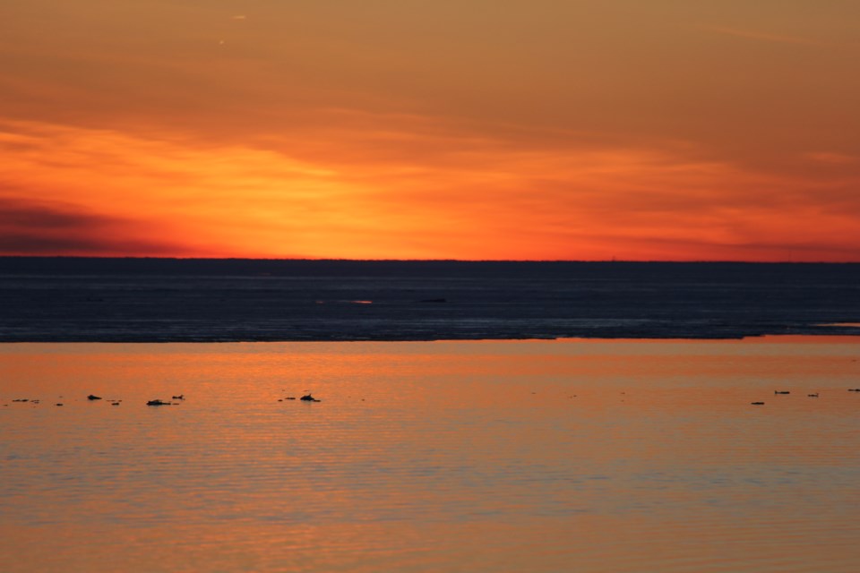 USED 2019-05-2goodmorning  4 Springtime sunset. Photo by Brenda Turl for BayToday.