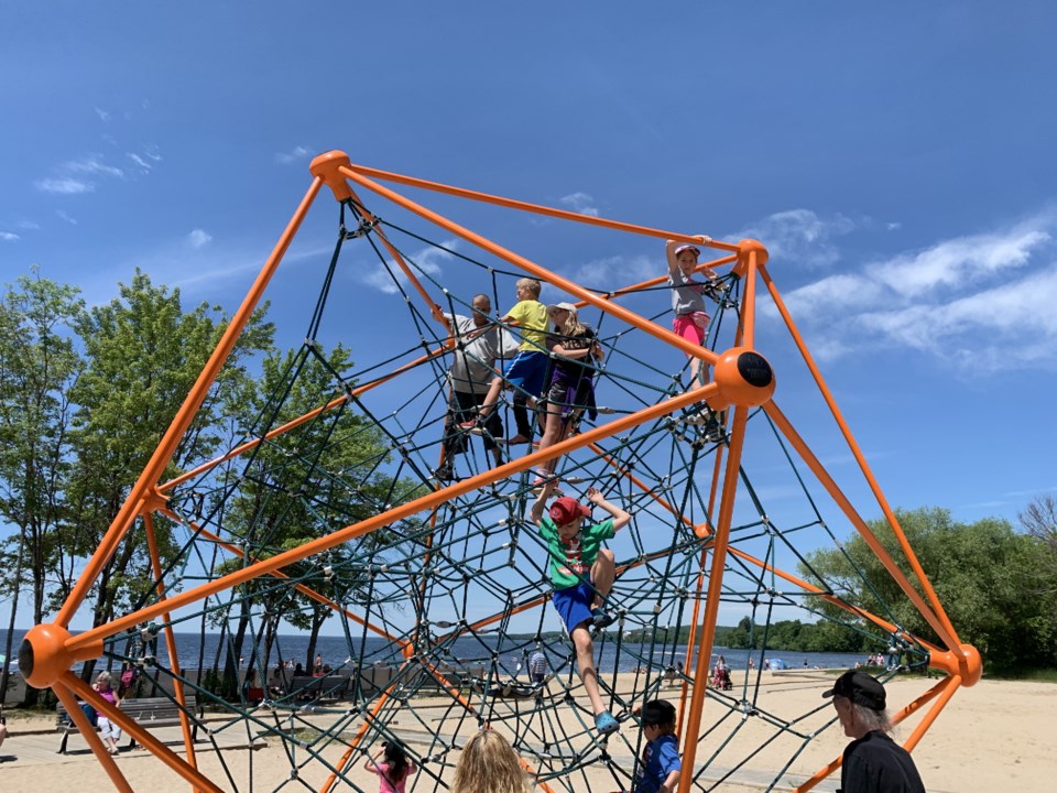 USED 2019-07-04goodmorningNorthBaybct  3 How many people can climb a spider web. Photo by Brenda Turl for BayToday.