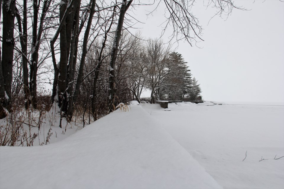 USED 2020-1-02goodmorningnorthbaybct  6 Along Lake Nipissing's shore, North Bay. Photo by Brenda Turl for BayToday.