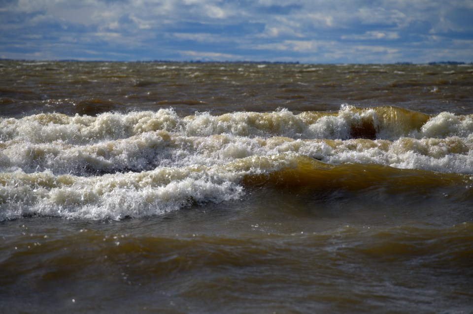 USED 2020-11-9goodmorningnorthbaybct  7 A wild day on Lake Nipissing. North Bay. Courtesyn of Les Couchi.