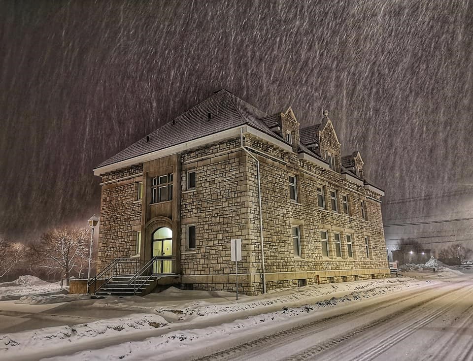 USED 2020-3-5goodmorningnorthbaybct 2 Former Ontario Northland building on Oak Street. North Bay. Courtesy of Garrett Campbell.