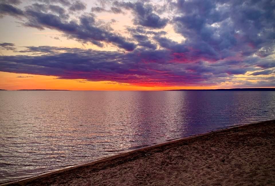 USED 2022-06-14goodmorningnorthbaybct  4 Amazing sunset. Lake NIpissing. North Bay. Courtesy of Barb Barrill Bonenfant.