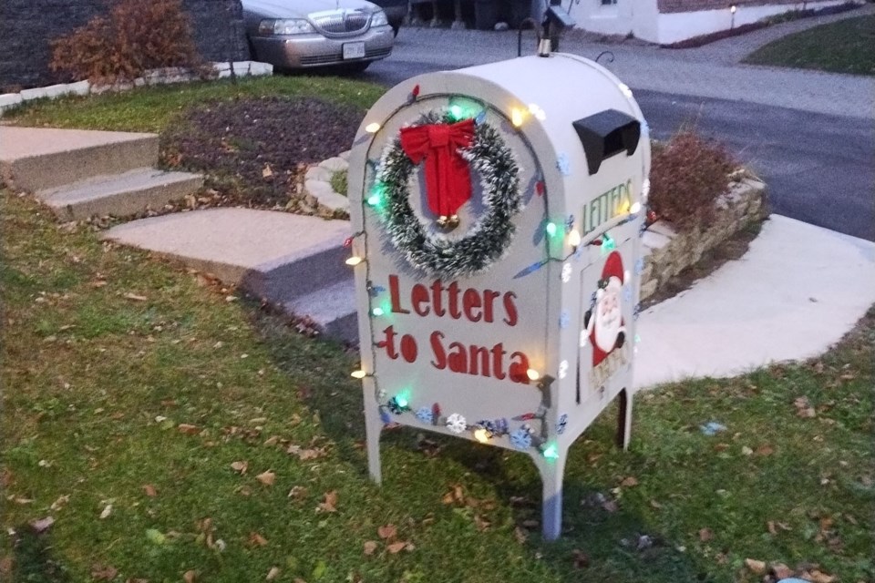 USED 2024-11-26goodmorningnorthbaybct-3-santas-mailbox-on-arthur-court-north-bay-submitted