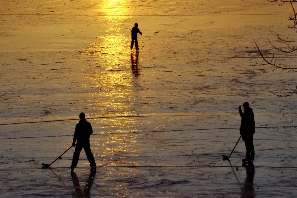 USED 2024-12-31goodmorningnorthbaybct-7-hockey-on-a-frozen-lake-lake-nipissing-north-bay-keith-c