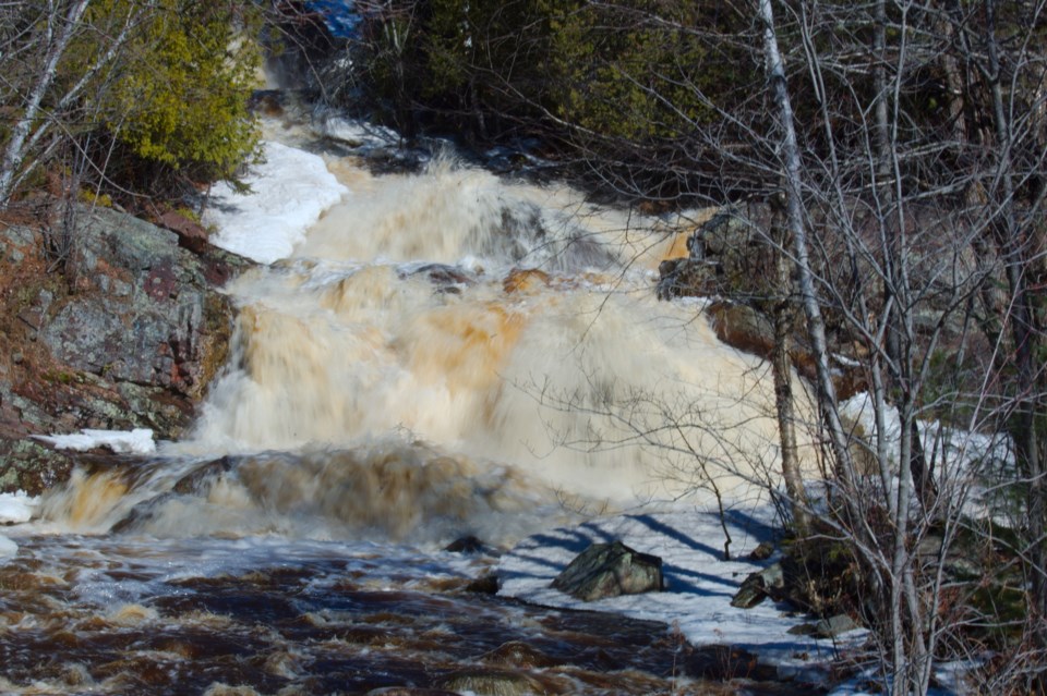 USED 2024-3-19goodmorningnorthbaybct-3-duchesnay-falls-in-spring-mode-north-bay-les-couchi