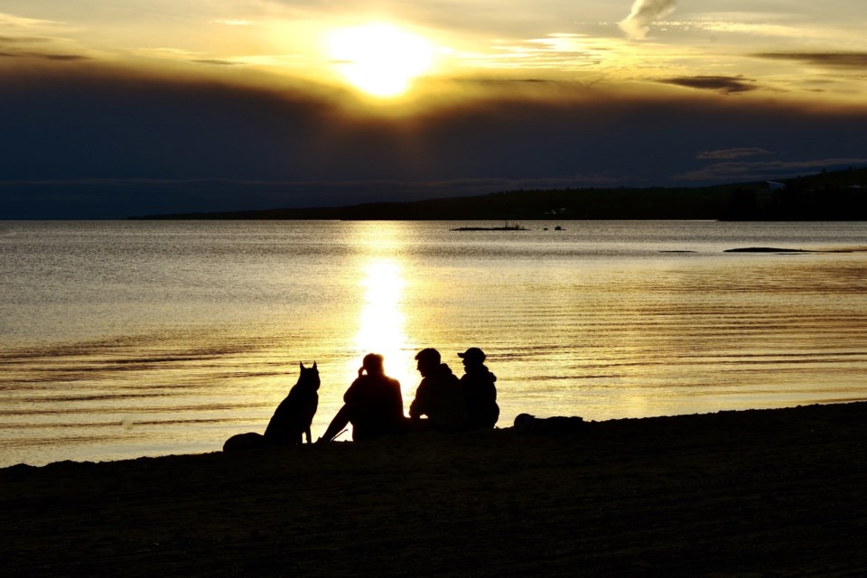 USED 2024-5-7goodmorningnorthbaybct-6-friends-watching-the-sunset-north-bay-keith-campbell