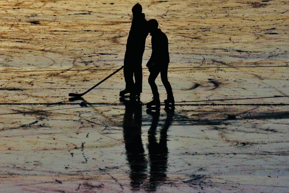 USED 2025-1-14goodmorningnorthbaybct-7-skaters-off-of-kinsmen-beach-lake-nipissing-north-bay-keith-c