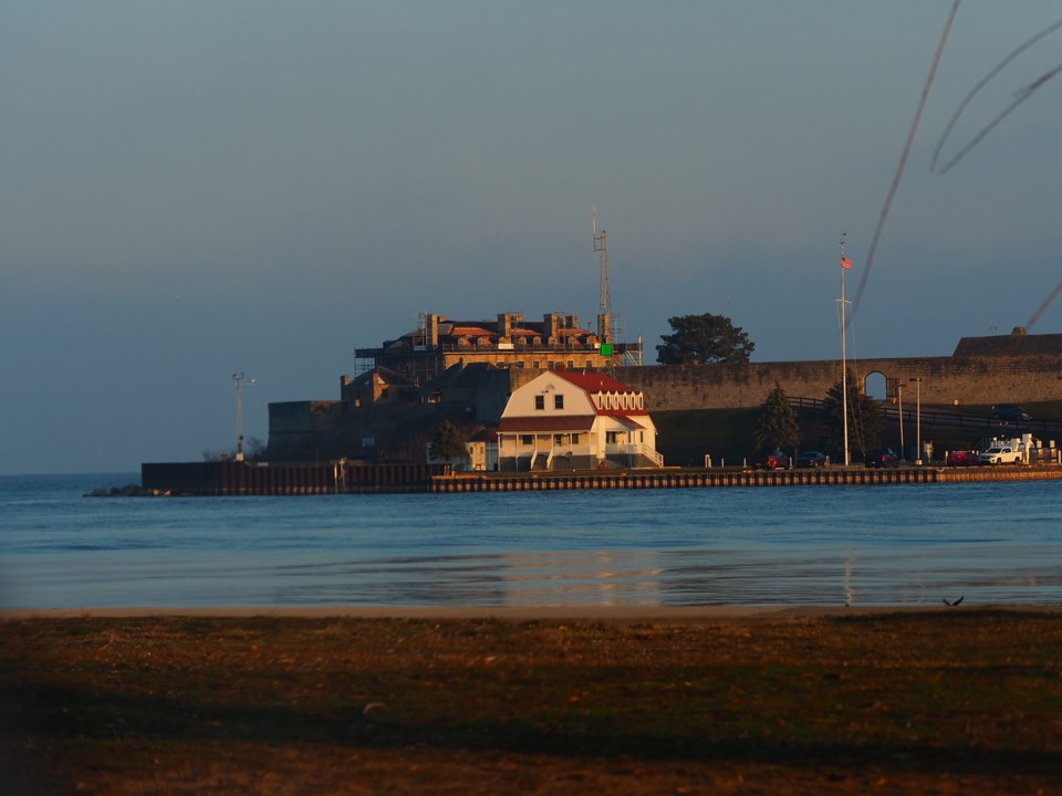 USED 221231-good-morning-dave-view-of-fort-niagara