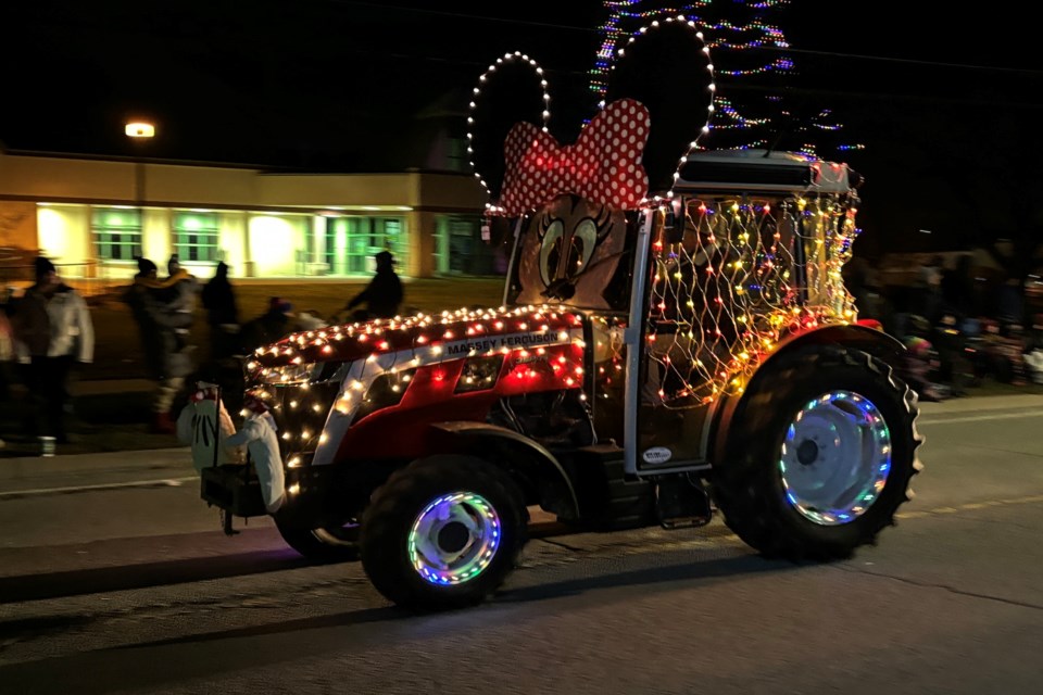 USED gm-dec-16-tractor-parade