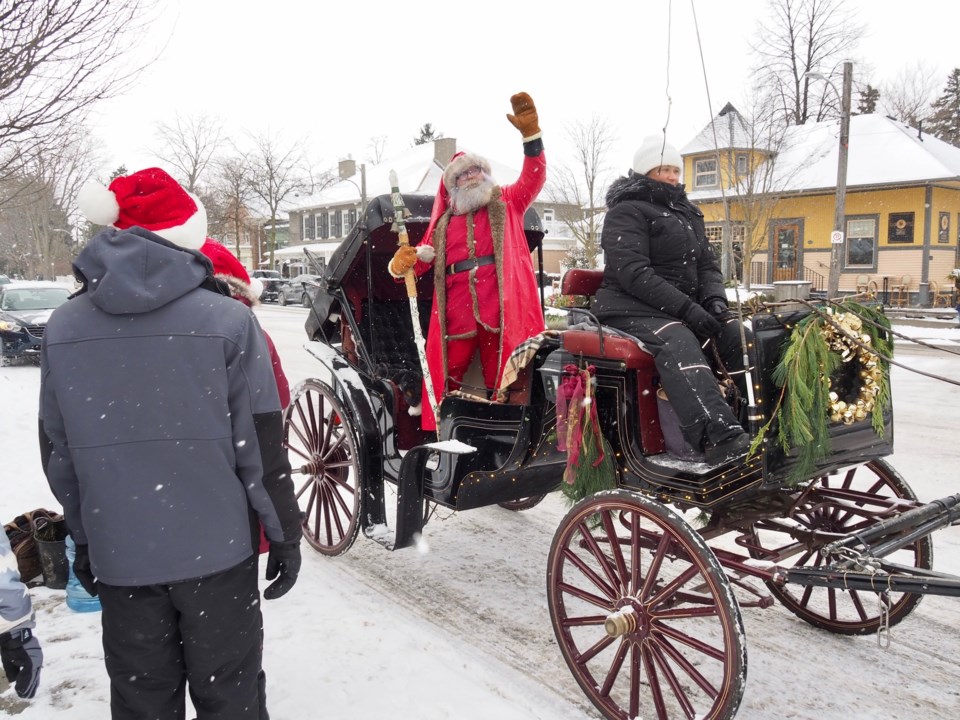 USED gm-dec-22-santa-carriage