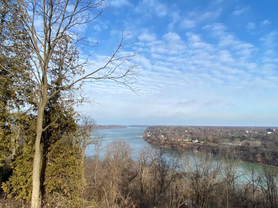 USED good-morning-view-of-niagara-river