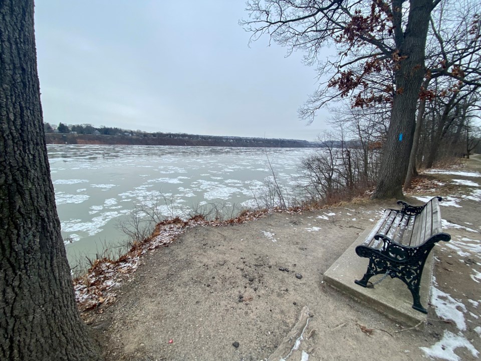 USED good-morning-winter-view-of-niagara-river-from-browns-point