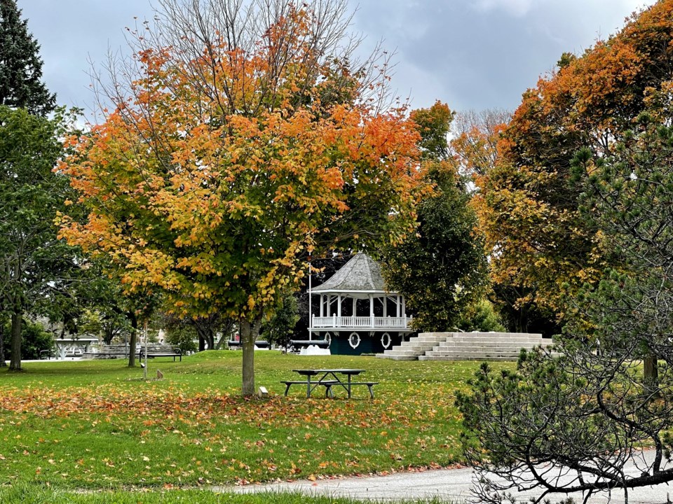 USED 2023-10-17-gm-bandstand-at-park-fall