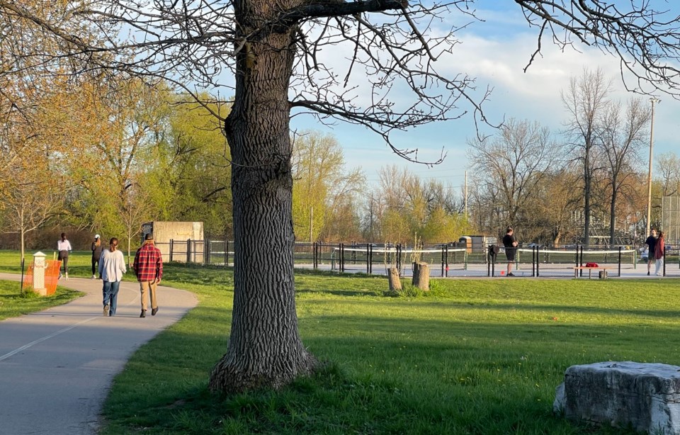 USED 2024-05-13-gm-walking-on-trails-pickleball-at-tudhope-margot