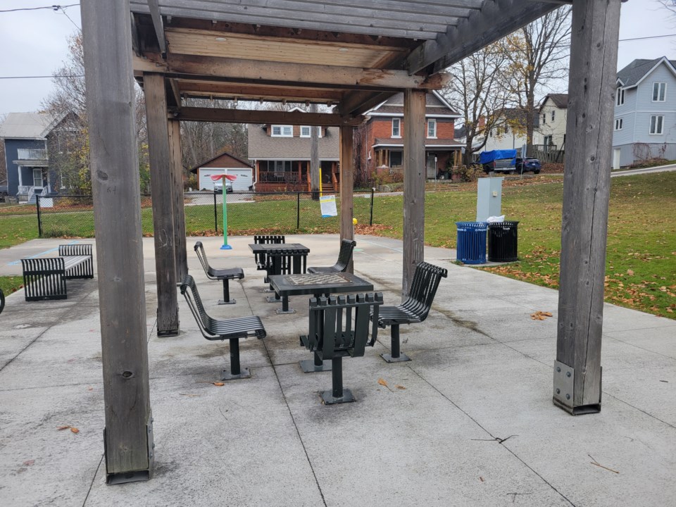 USED 2024-11-18-gm-gazebo-at-vic-park-dd