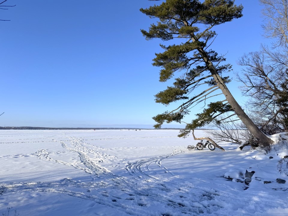 USED 2025-01-13-gm-footsteps-on-lake-at-tudhope-margot