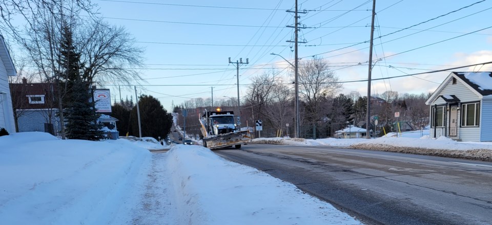 USED GM 2022-03-01 snowplow on westmount dd