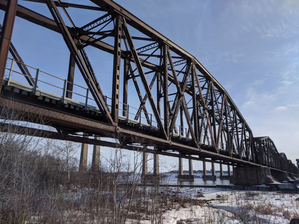 USED 03-03-2020-TrainBridgeJH01