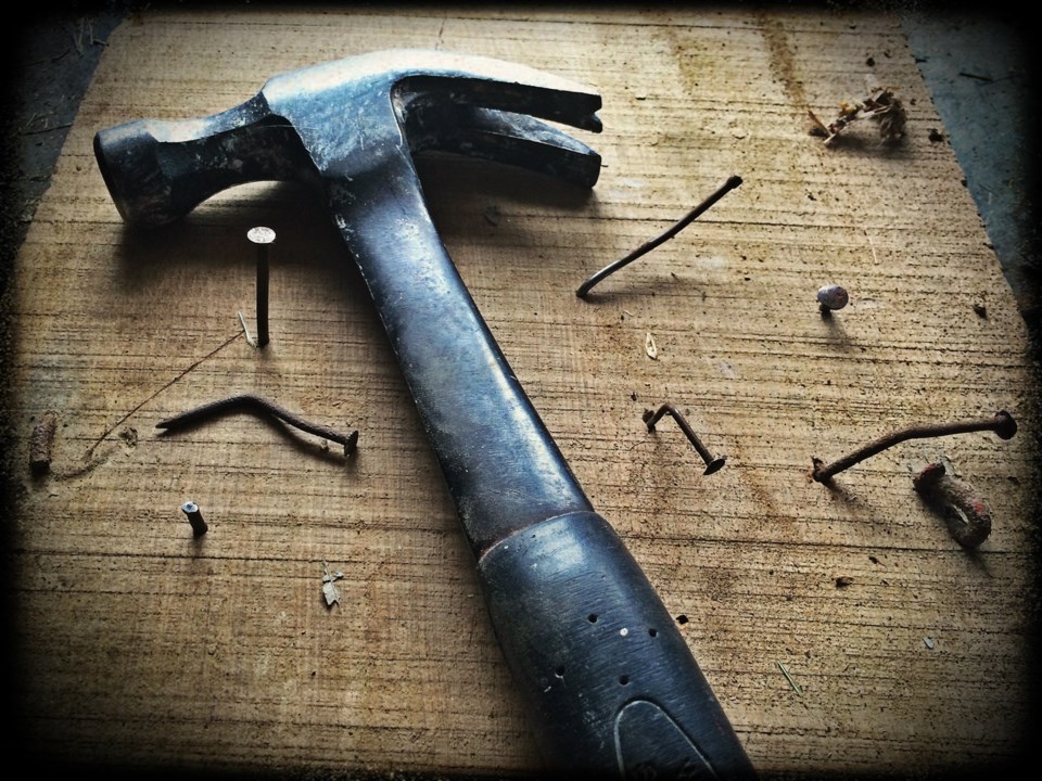 2021-05-28 hammer and nails pexels