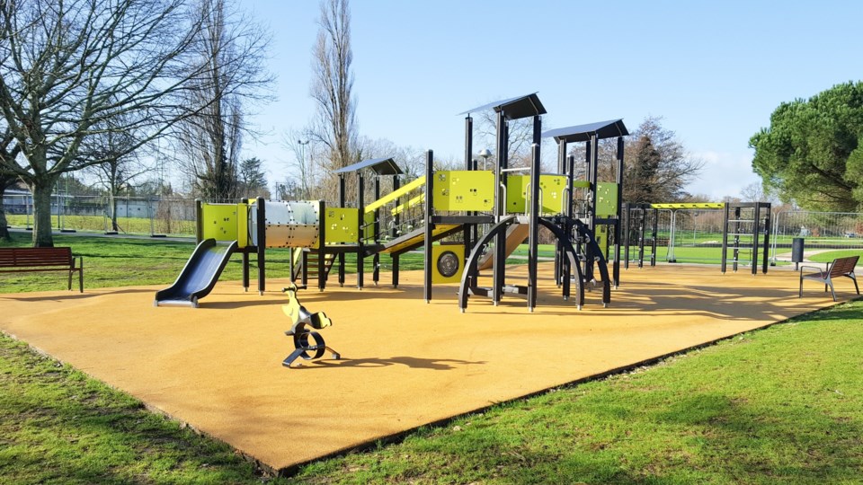 Springwater closes down playgrounds, outdoor fitness equipment - Barrie News