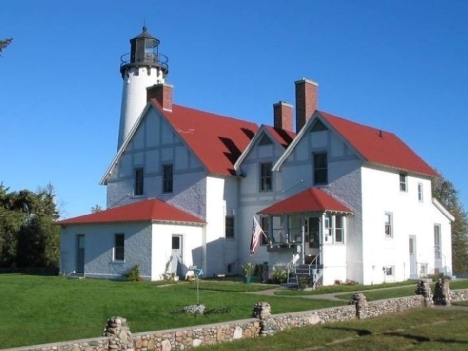 point-iroquois-lighthouse