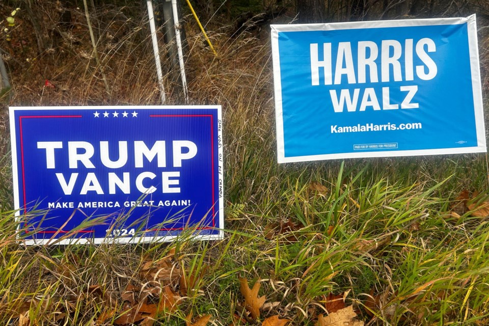 trump-harris-signss