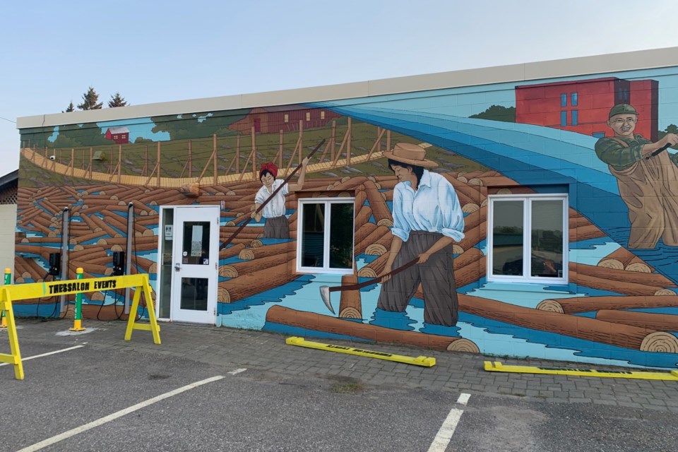 Monique Legault's freshly painted mural on the outside of Municipal Hall in Thessalon is impressing residents and visitors alike.