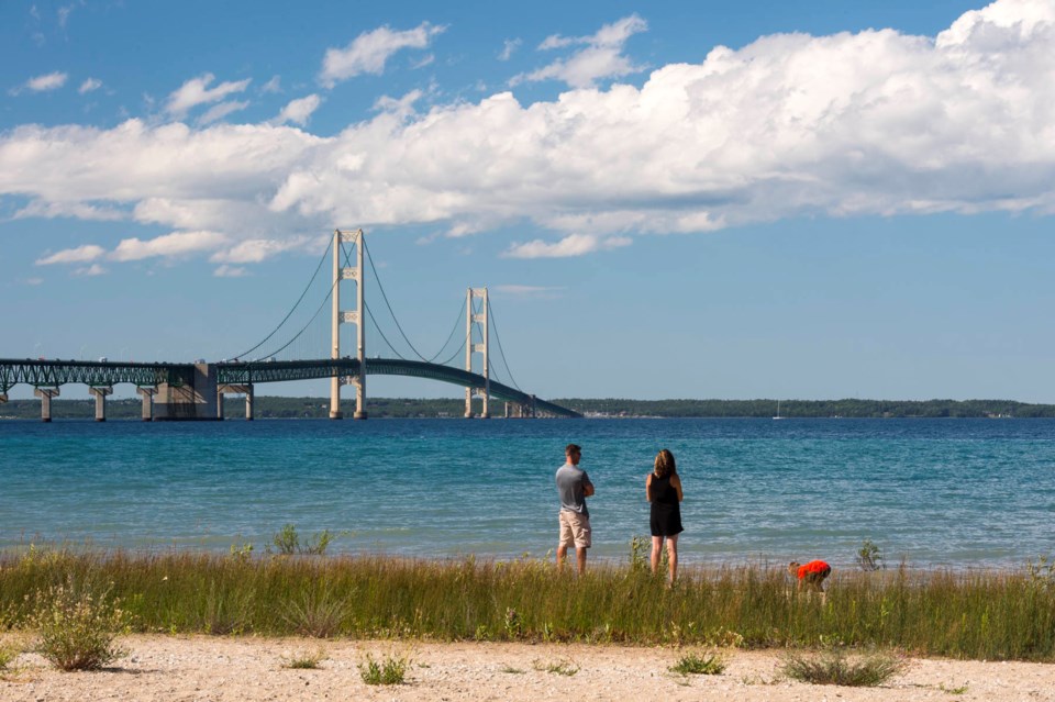 Mackinac_Bridge_summer_scene