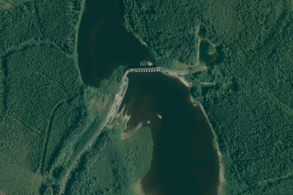 This imagery shows a closeup of the Little Abitibi-New Post Creek water control diversion dam.  The concrete abutment, which reverses the northward flow,  is about 125 m in width, no power is generated here.   It is what was surveyed, including Wade Hemsworth and The Blackfly Song. 