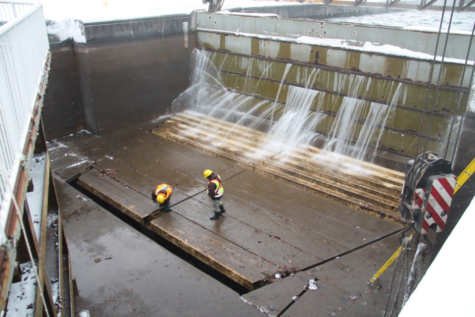 Crews perform an inspection of deficiencies at the Sault Ste. Marie Canal, Nov. 27, 2023.