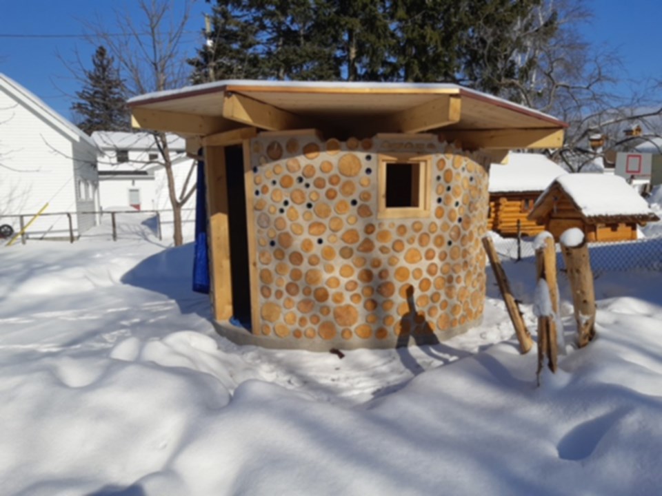 2022-03-12-CordwoodSaunaJH01